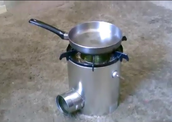 Rocket_Stove_With_Cans_1
