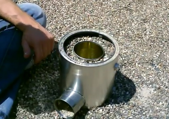 Rocket_Stove_With_Cans_10